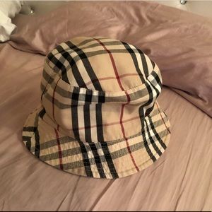 Burberry bucket hat